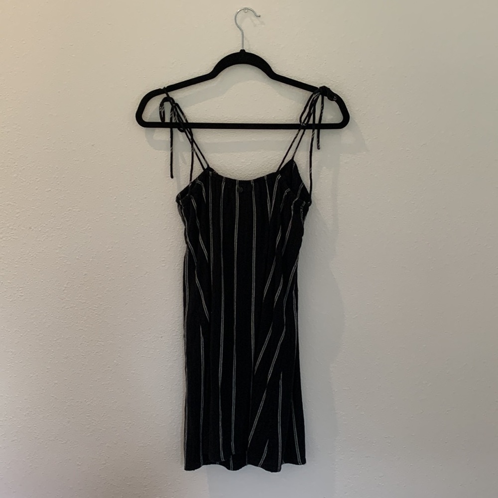 Black Billabong sundress with stripes - Picture 4 of 7